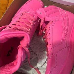 Fila Women's Bright Pink Sneakers
